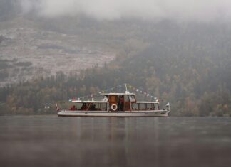 Elektrikli Tekne Motoru ile Su Üzerinde Hızla İlerlemek Mümkün Mü?