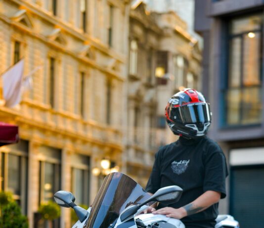 Motolüx Elektrikli Motor İle Sıfır Emisyonlu Seyahat Keyfi Home